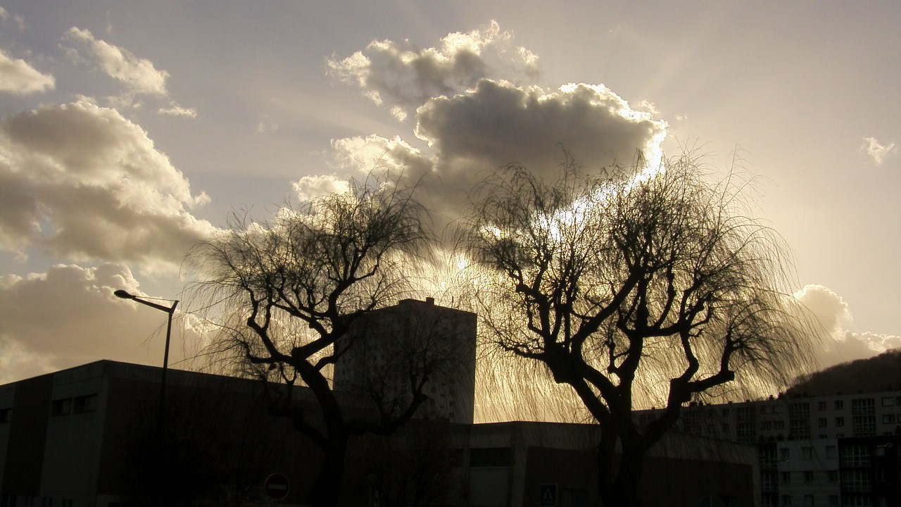 Ciel et Nuages le soleil caché par les nuages à darnetal