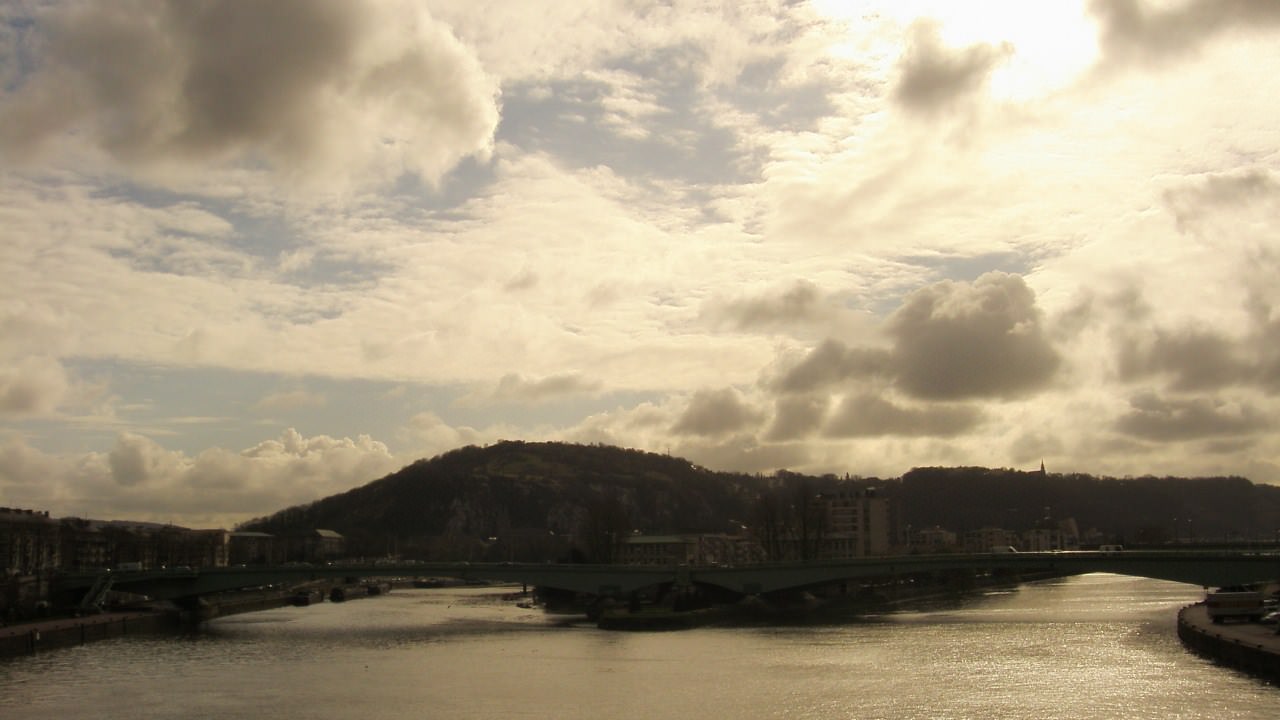 Ciel et Nuages la seine à rouen, des nuages et du soleil