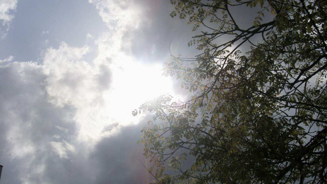 Ciel et Nuages le soleil tourbillonne