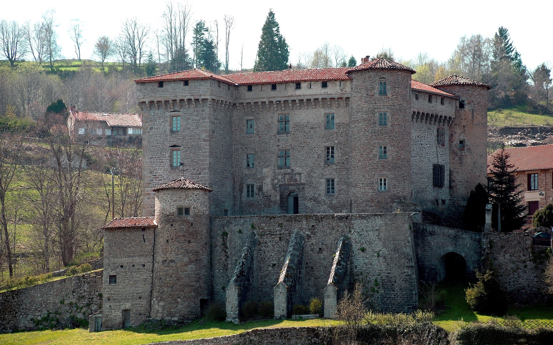 Chateaux et Palais Chateau-fort de Chalmazel