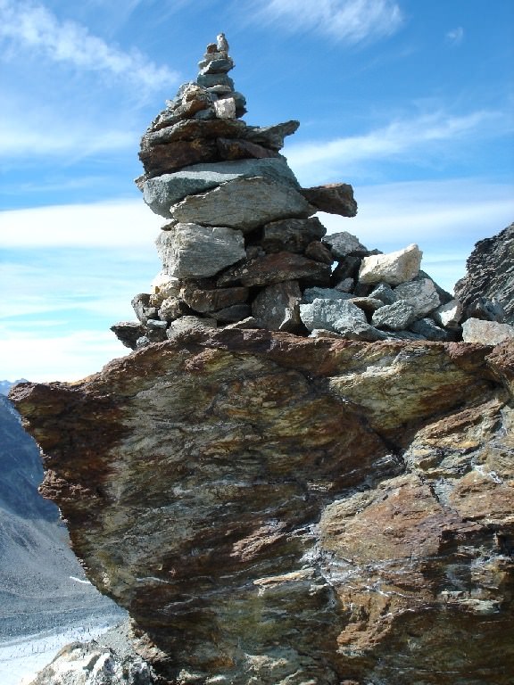 Montagnes Cairn à la cabane de Moiry / Suisse