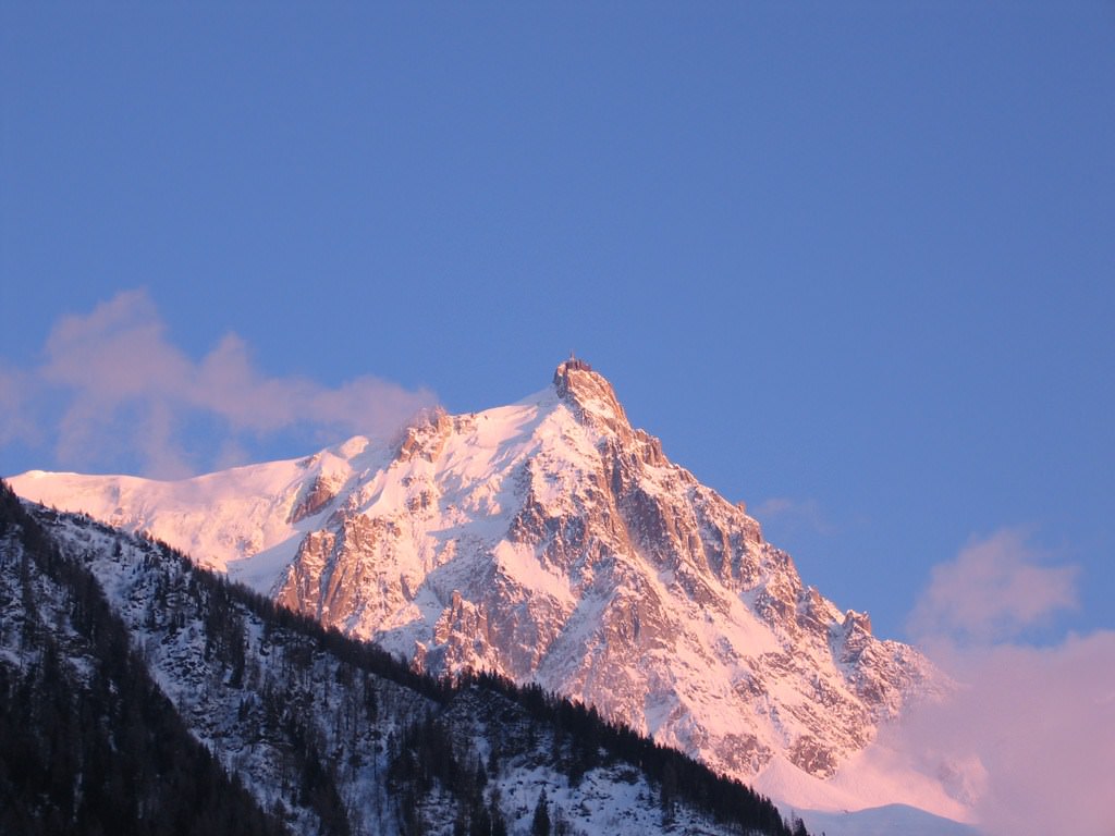 Montagnes L'Aiguille du Midi, depuis Chamonix