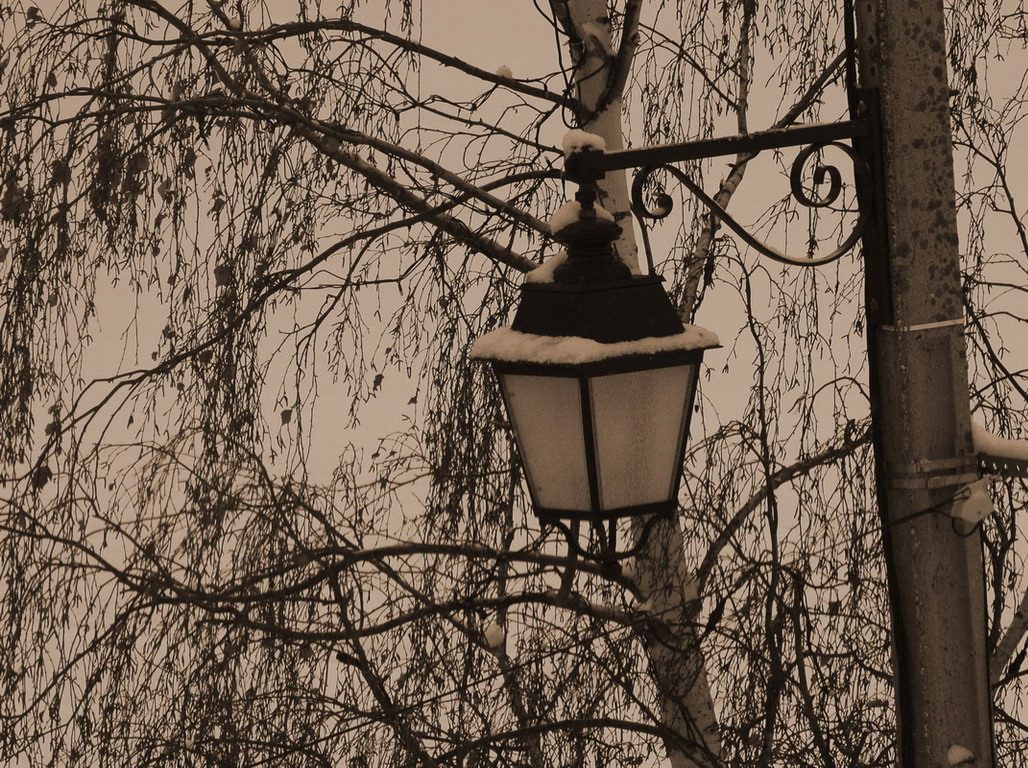 Saison hivernale lampadaire sous la neige