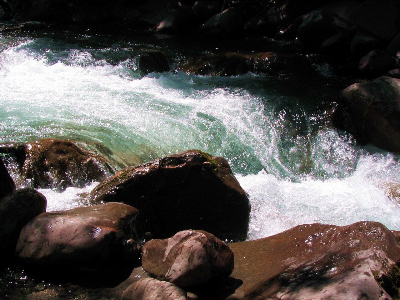 Fleuves et Rivieres torrent dans les alpes