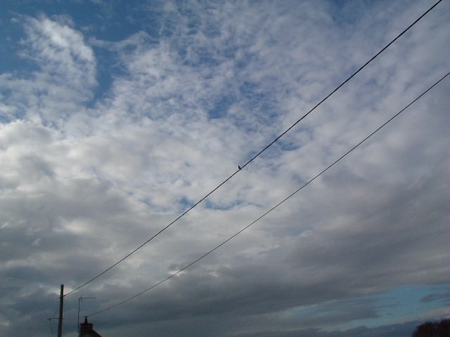 Ciel et Nuages Sur le fil...!